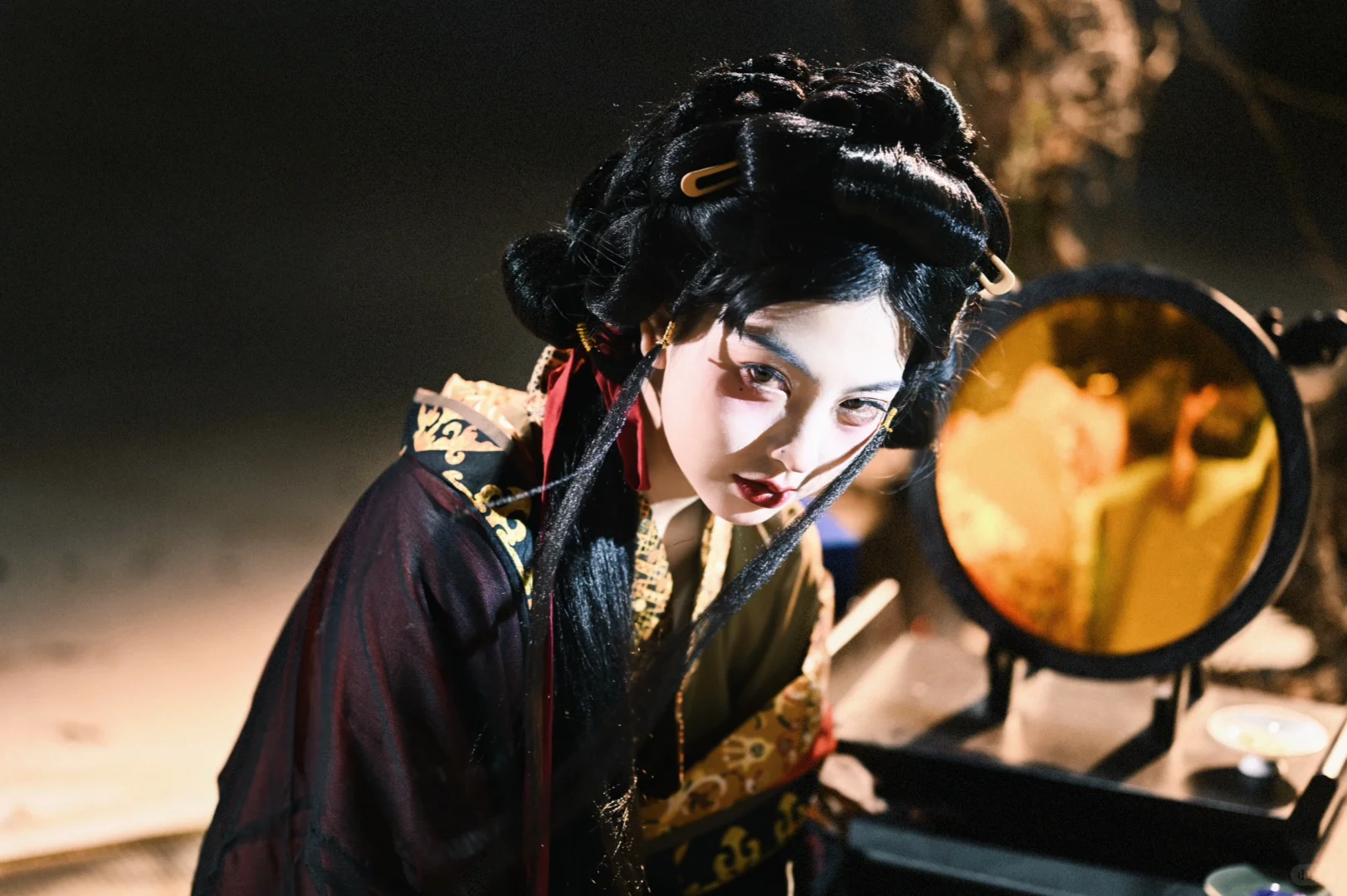“祸国妖女，胆敢放肆。”