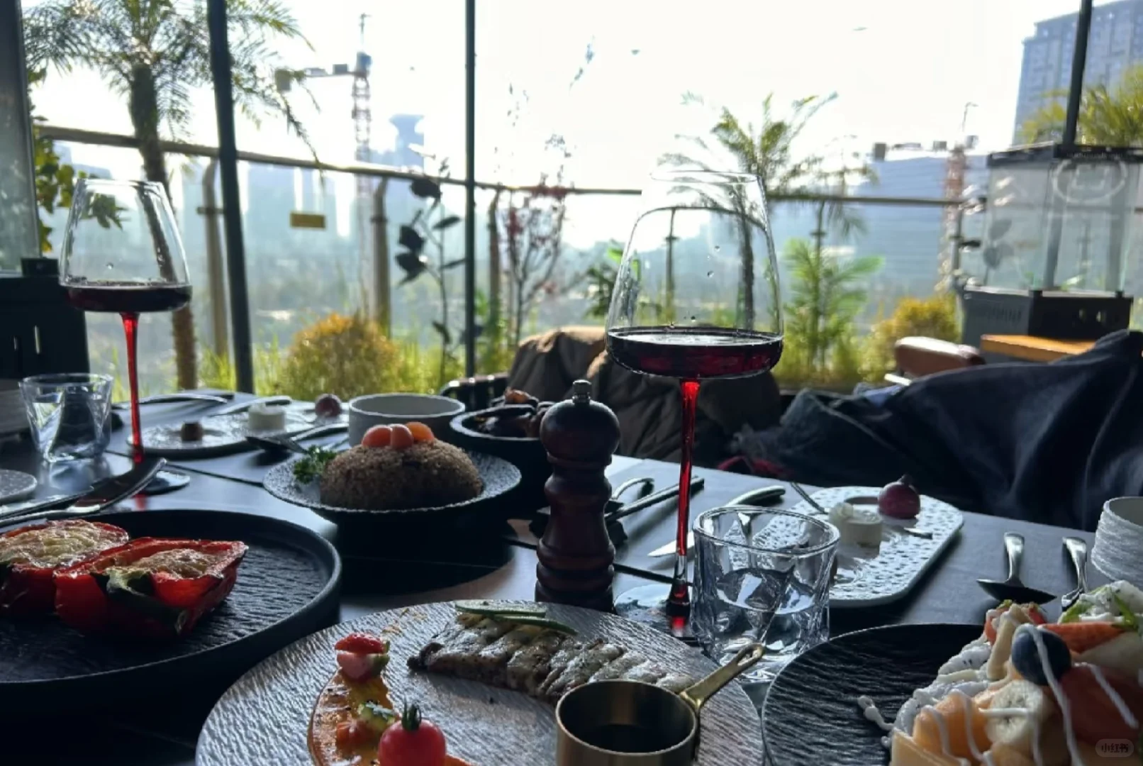 12岁开始被亿万富豪老爸带着应酬饭局学到的