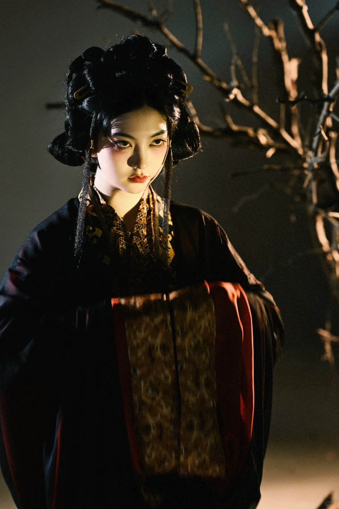 “祸国妖女，胆敢放肆。”