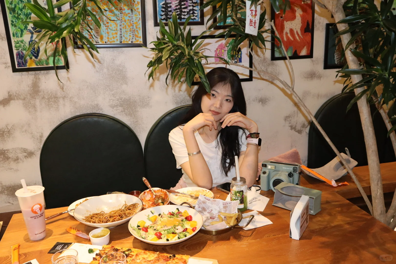 要做一个阳光 明媚 自信的女孩子～
