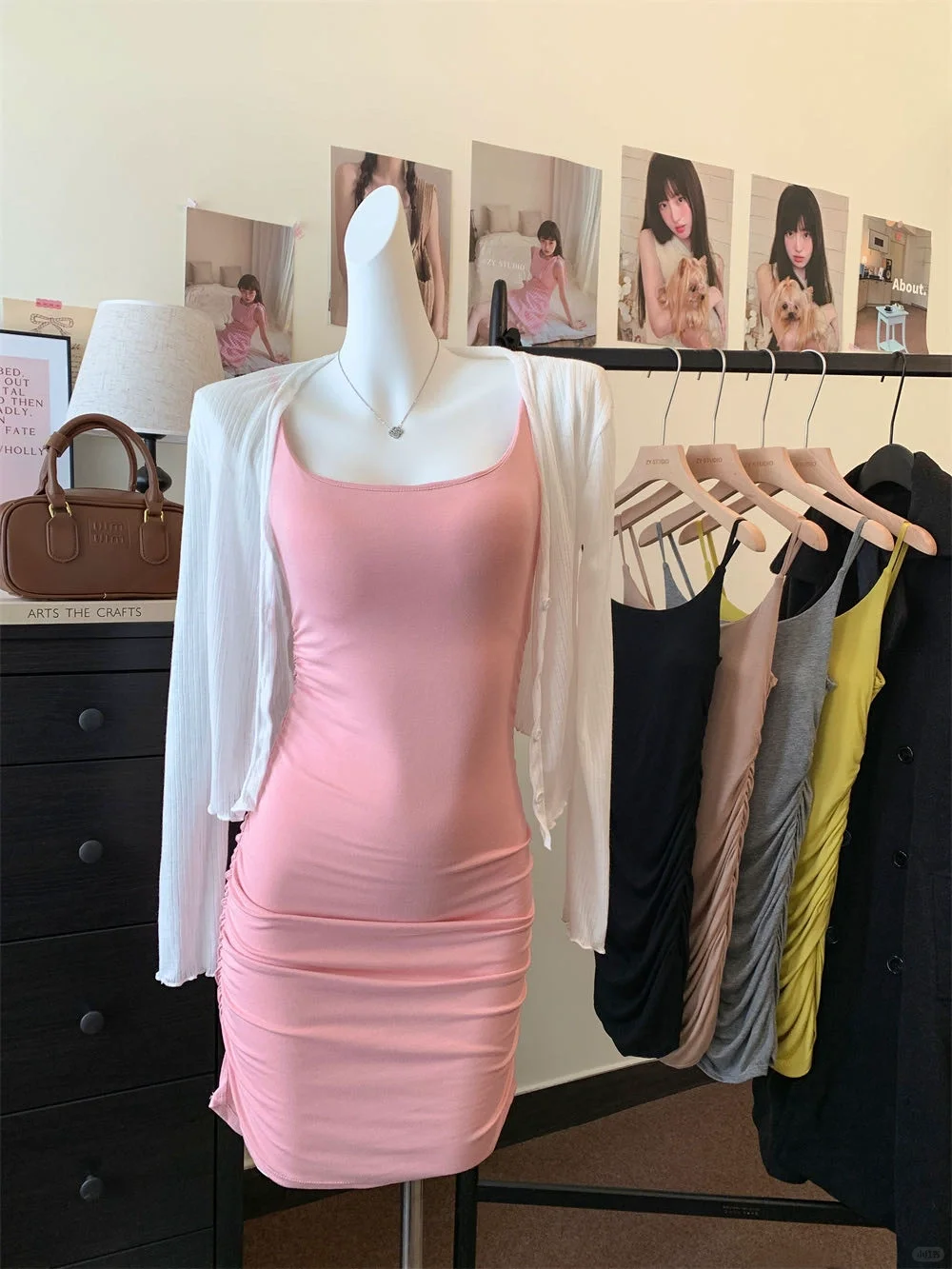 显白吊带裙👗性感辣妹必备 粉色真的好纯欲