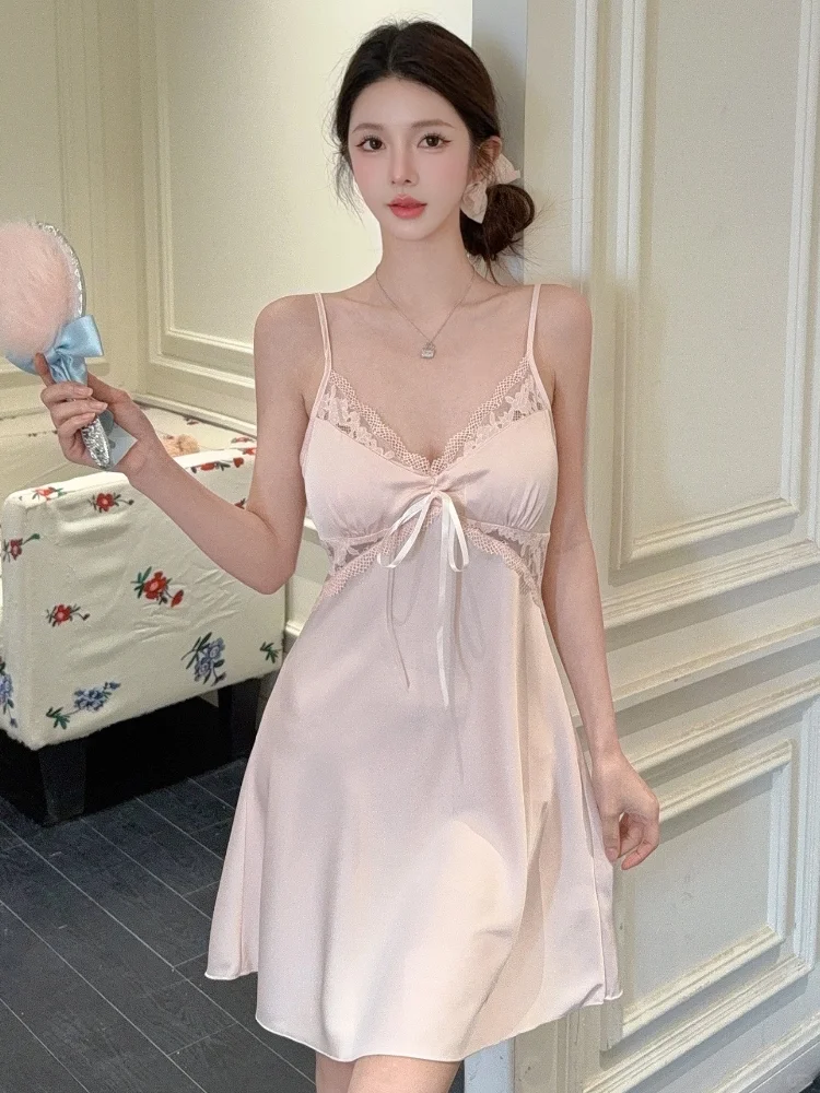 尝试一下性感的吊带睡裙吧～真的很美～