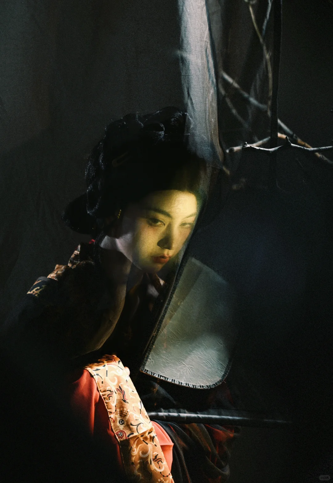 “祸国妖女，胆敢放肆。”