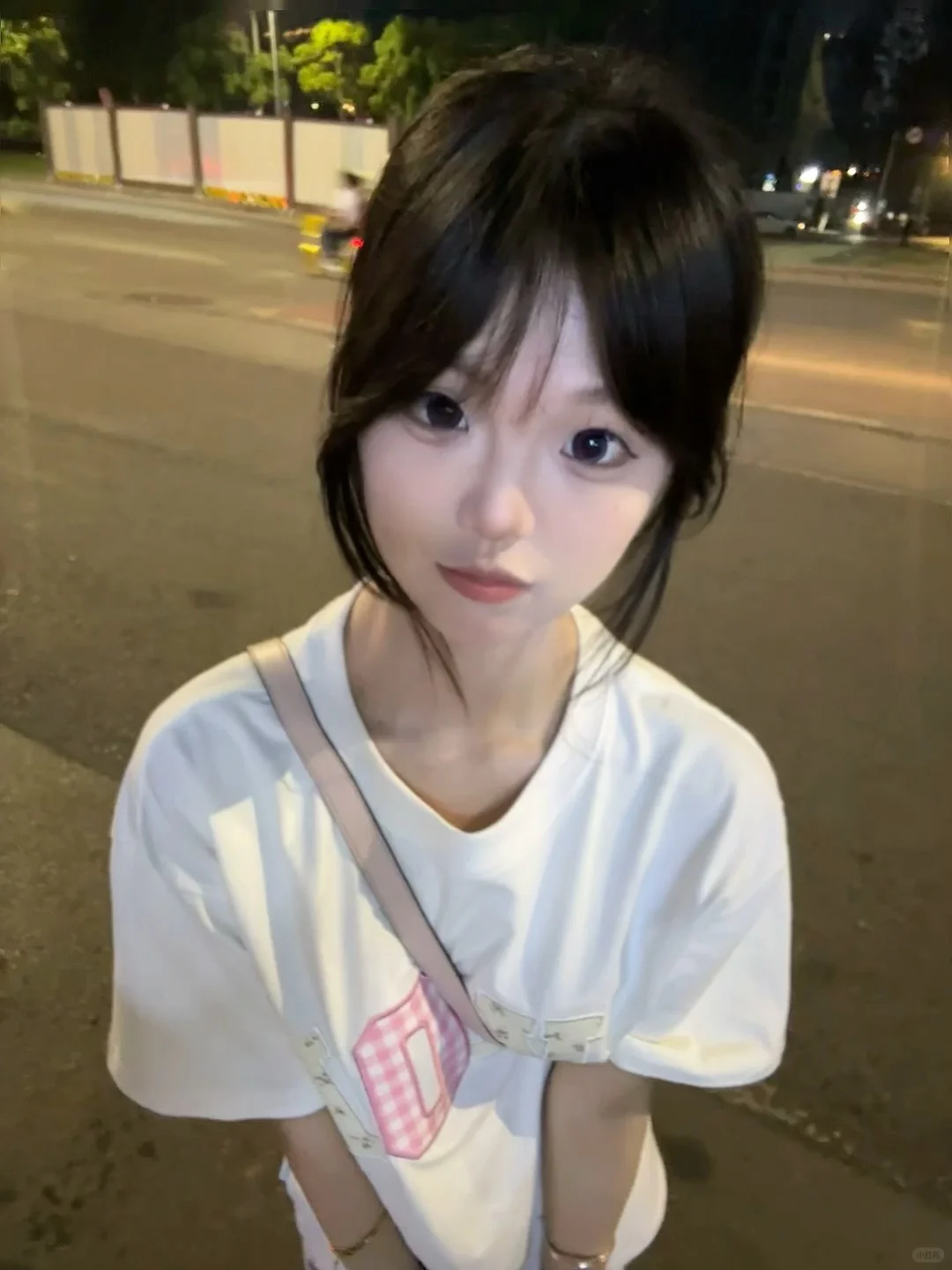一看就会的甜妹拍照姿势！