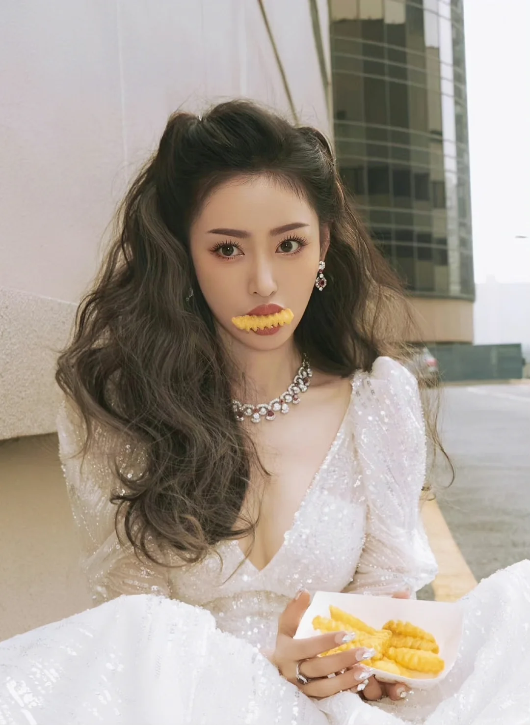 张天爱北京电影节现场，性感妩媚动人！