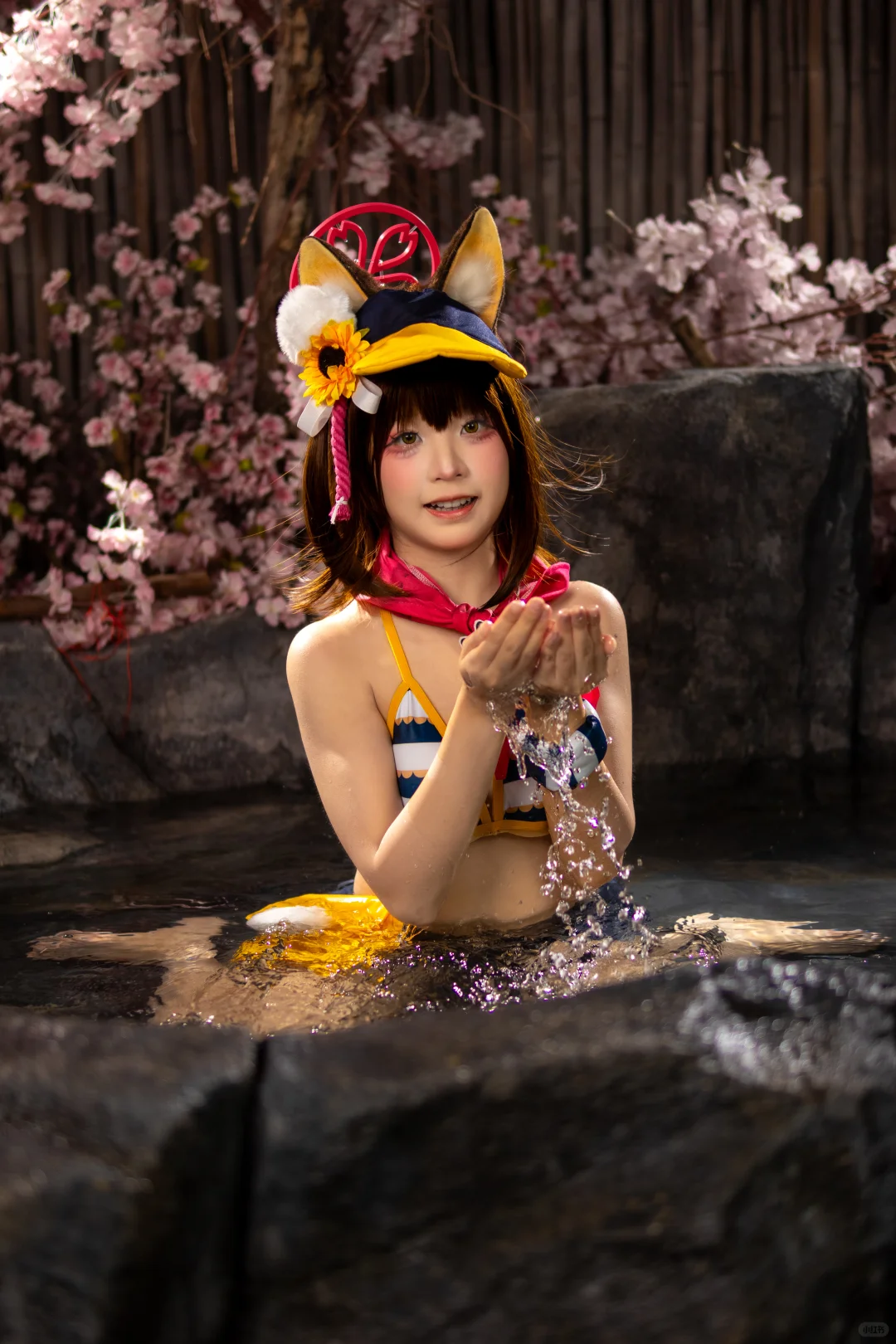 「🌊氤氲温泉里的甜妹暴击！cos泳装少女