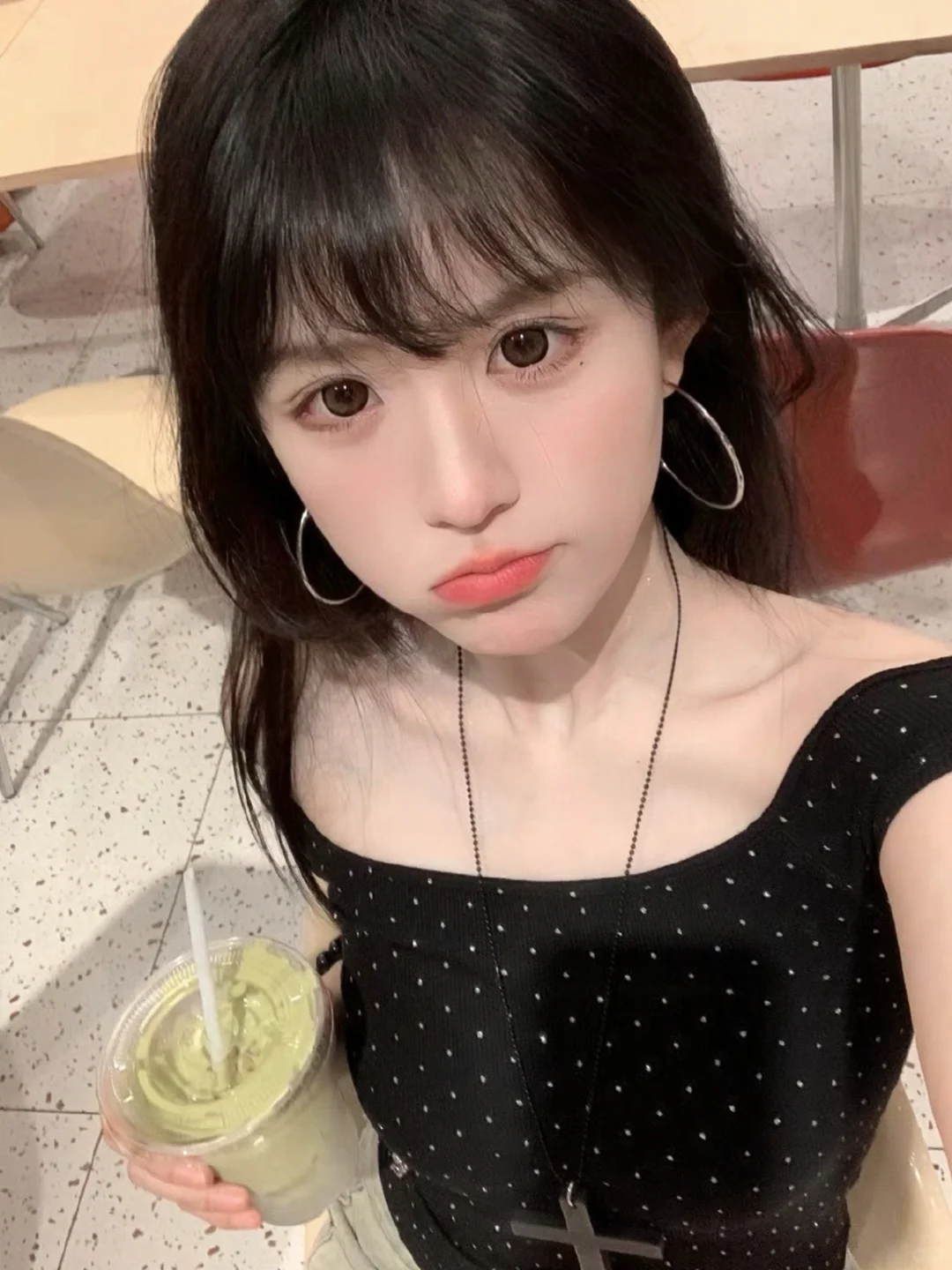 甜美可爱女大学生 蹲摄影师 支持手机拍摄