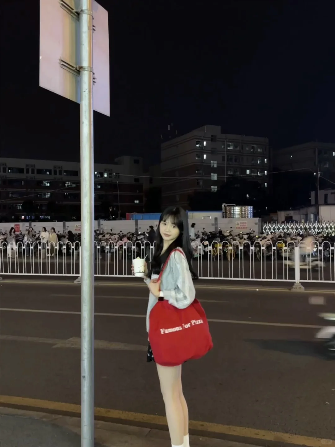 周一到周五公司当牛马 周末大学城当女大