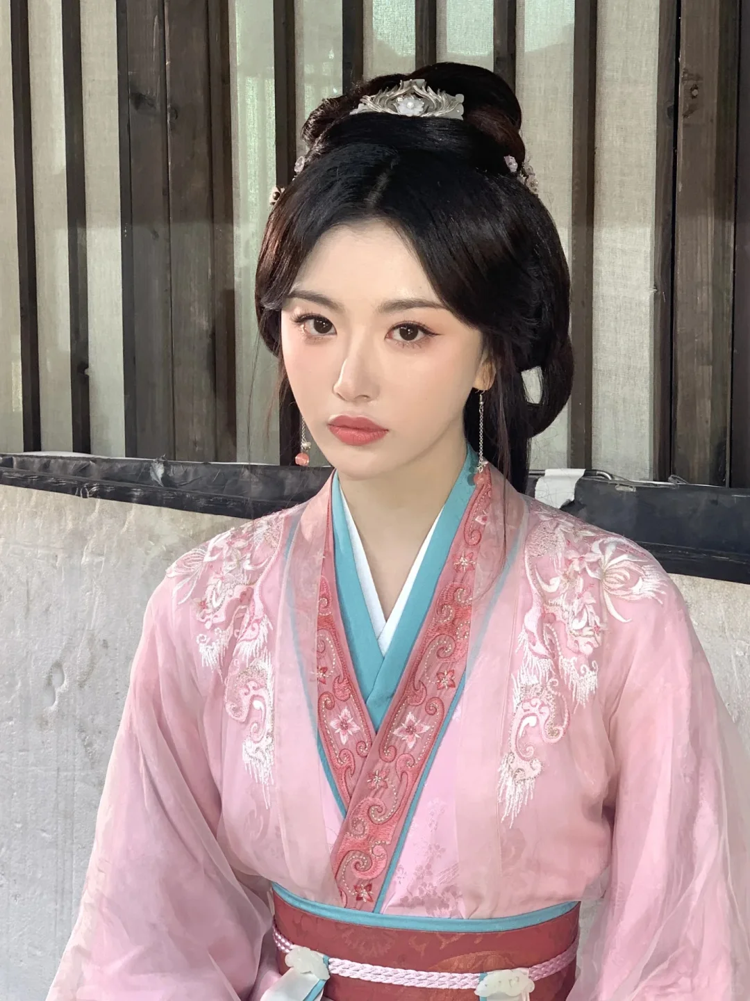 其实从孔雪儿的眉毛就能看得出来