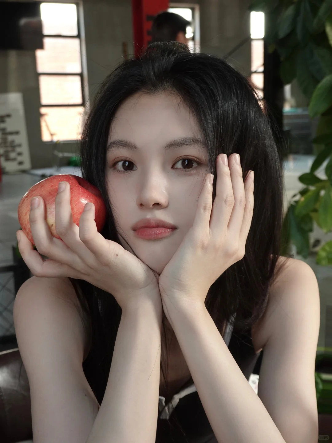 沈羽洁｜天还没亮的时候 开一朵苹果花