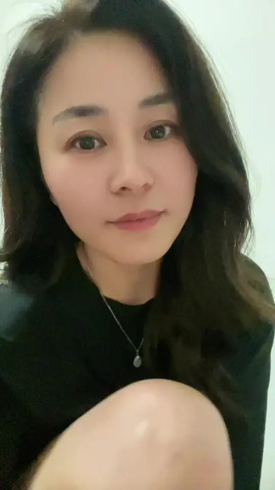 素颜也能活的自信坦荡 不靠滤镜只靠状态