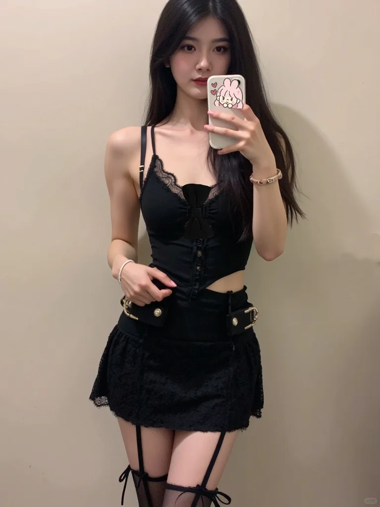 黑色蕾丝套装，辣妹必备