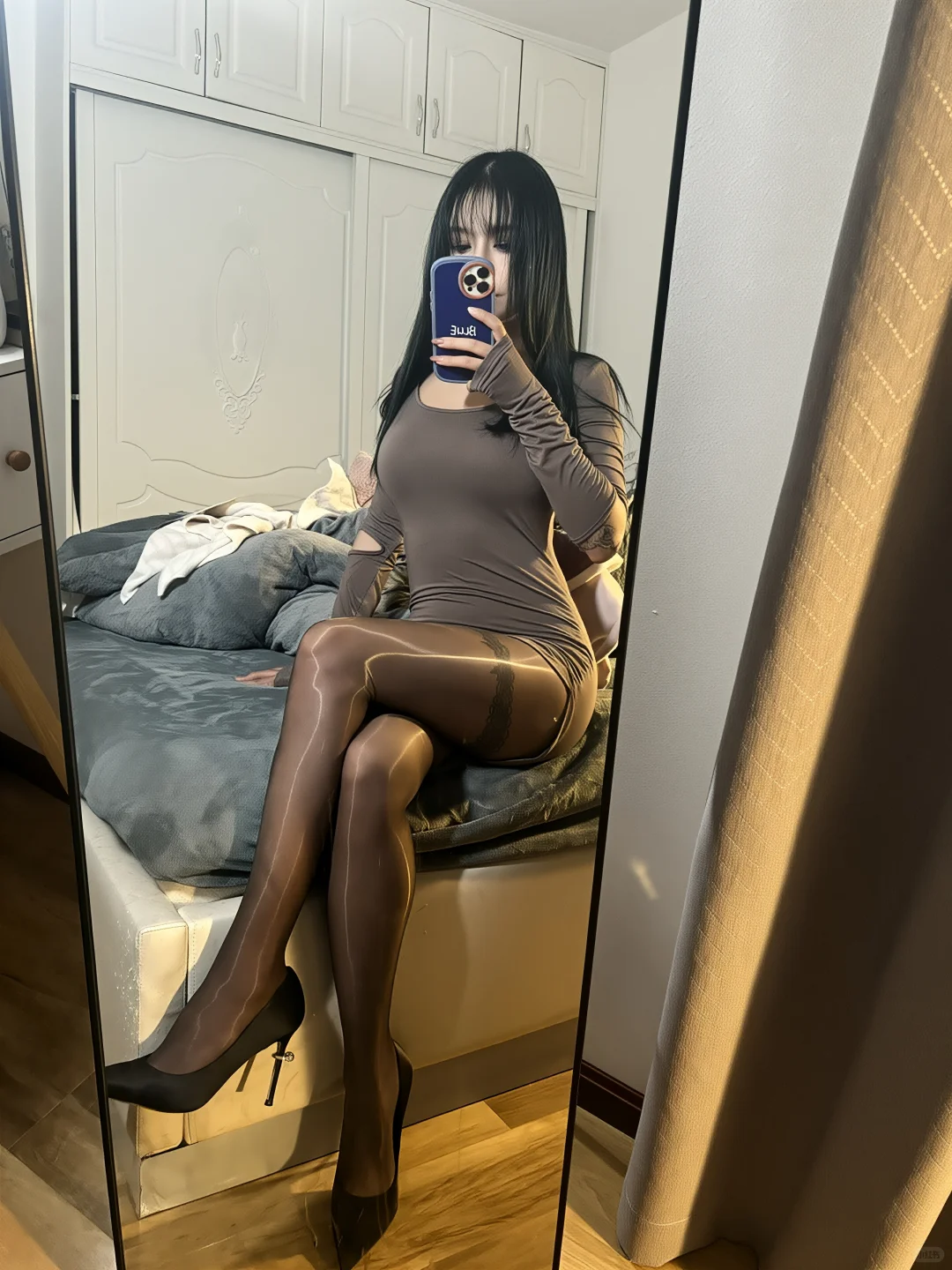 黑丝美腿，卧室里的性感小秘密
