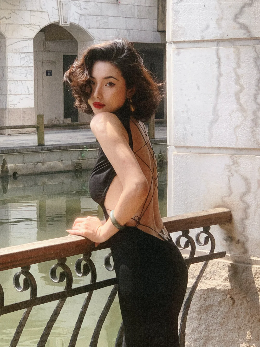 女孩总在年轻时追寻女人味