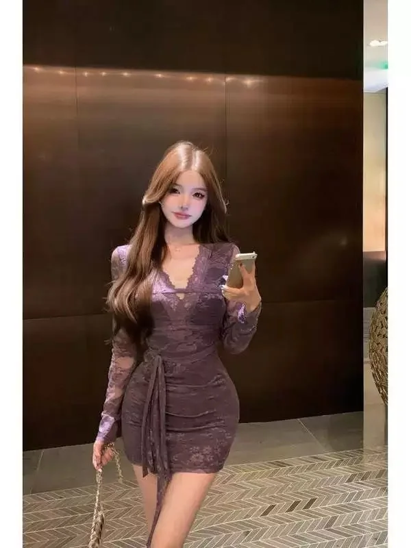 谁穿谁惊艳！紫色蕾丝裙氛围感拉满