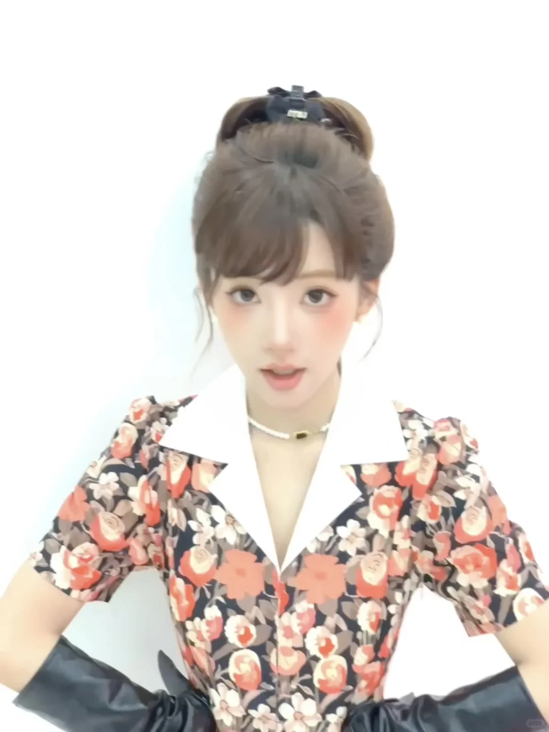 这女模居然碰瓷元英姐🥹