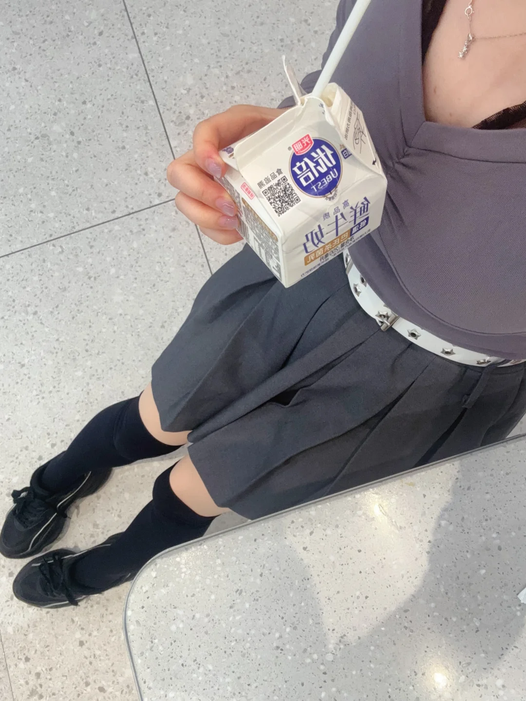 左滑～灰色的一套