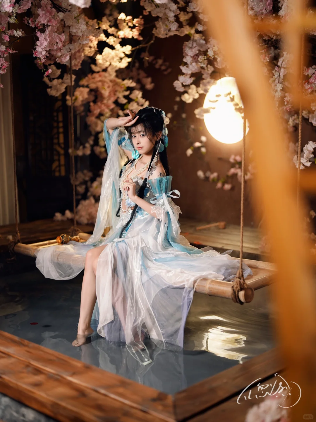 手机拍出古风浴池美人