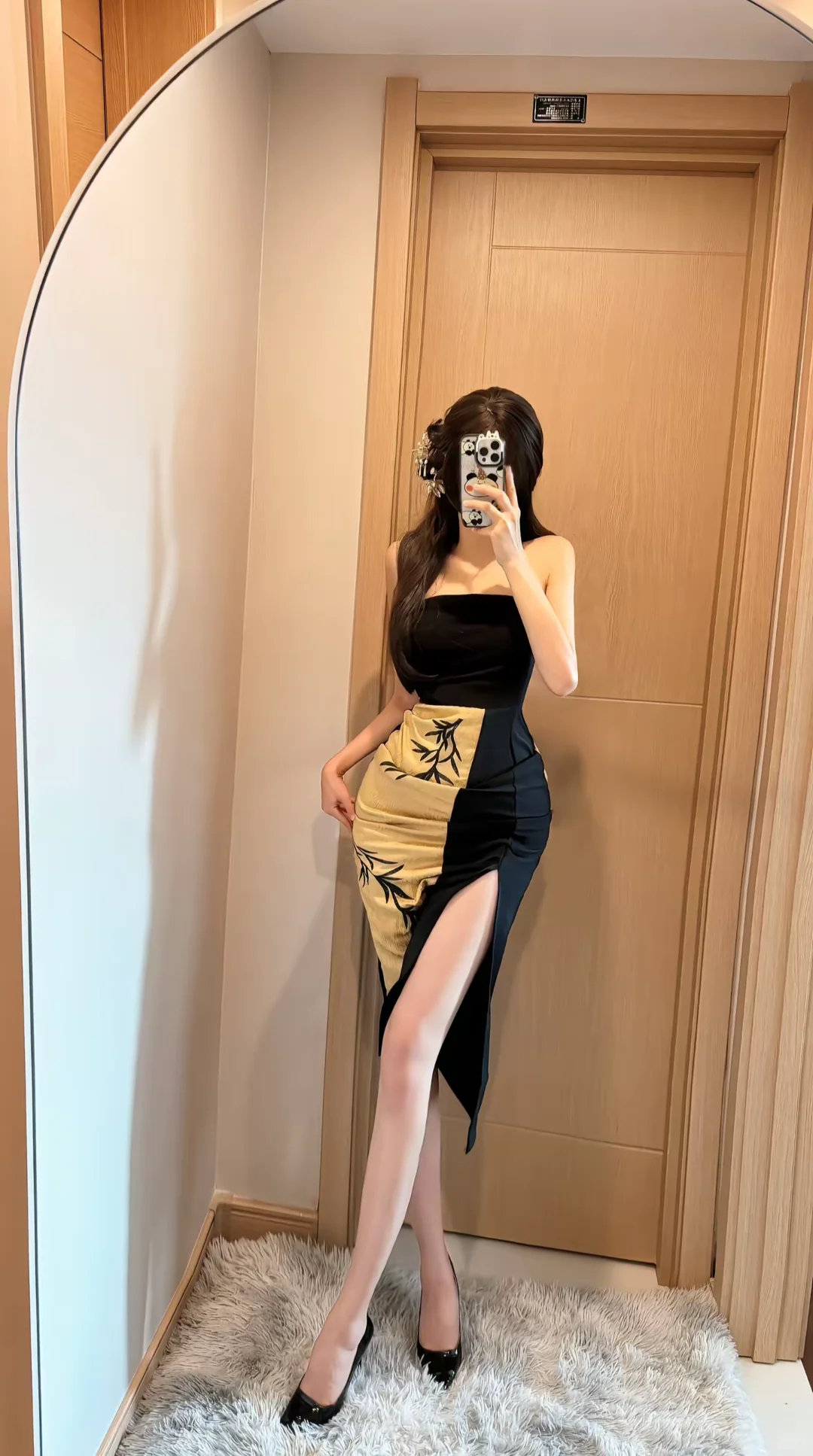 御姐模特对镜拍，想找个摄影师帮我拍照