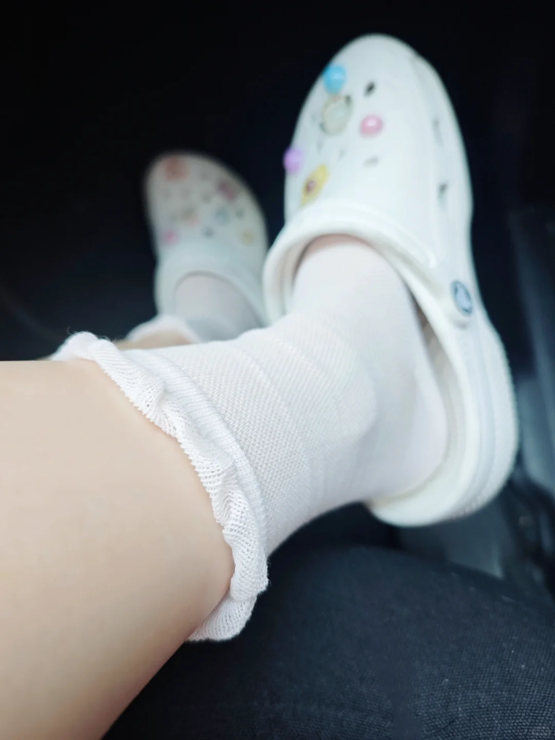 粉色小裙子当然要搭粉色花边网眼袜呀💗