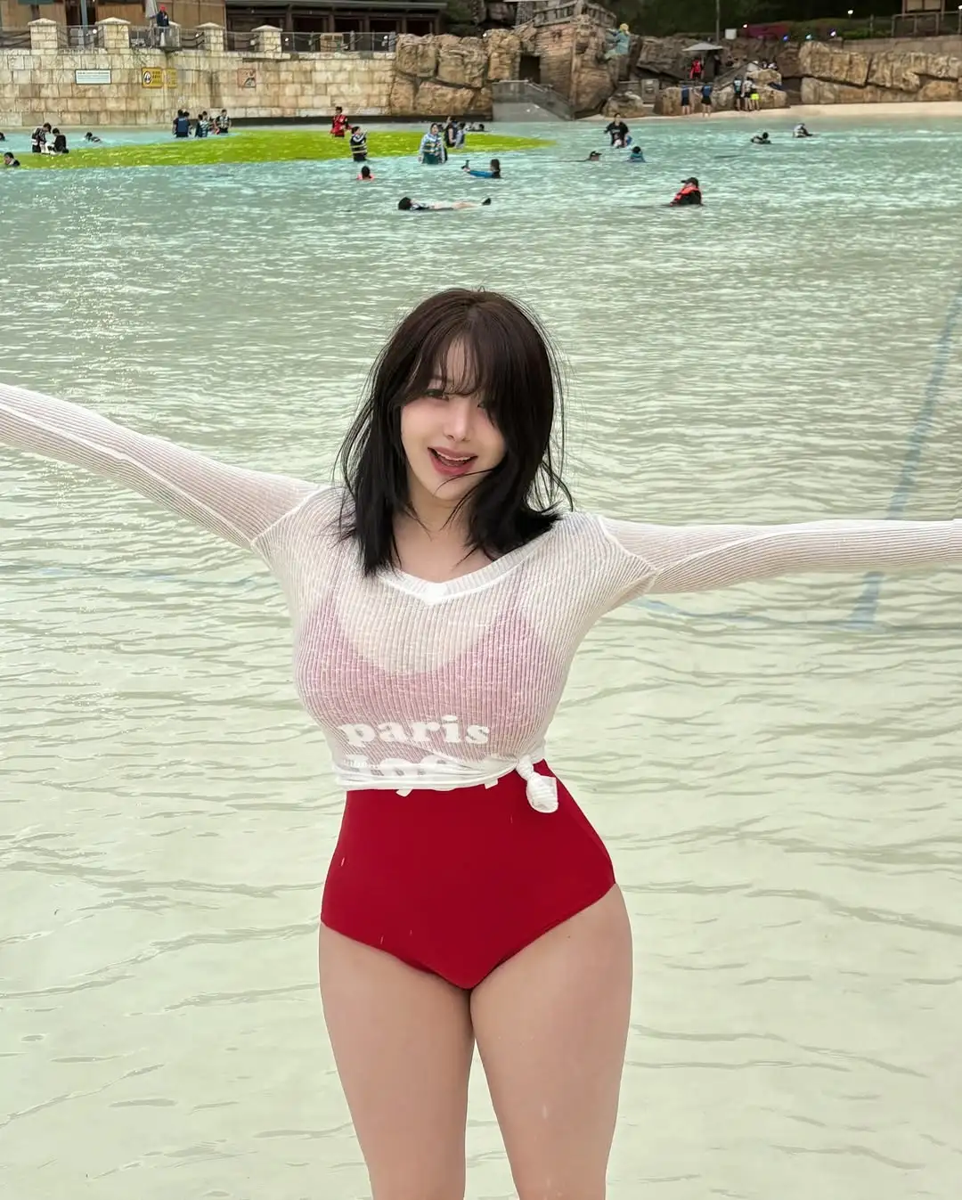 夏天来了当然要穿泳衣啦