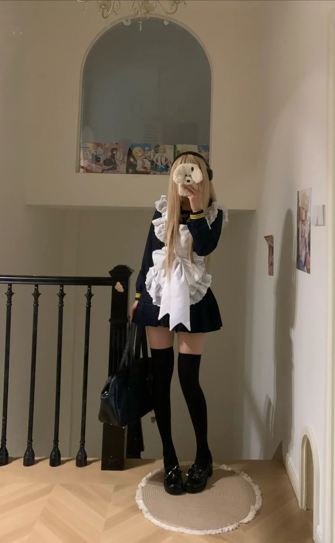 路过帮我选下厚黑搭配还是过膝袜！