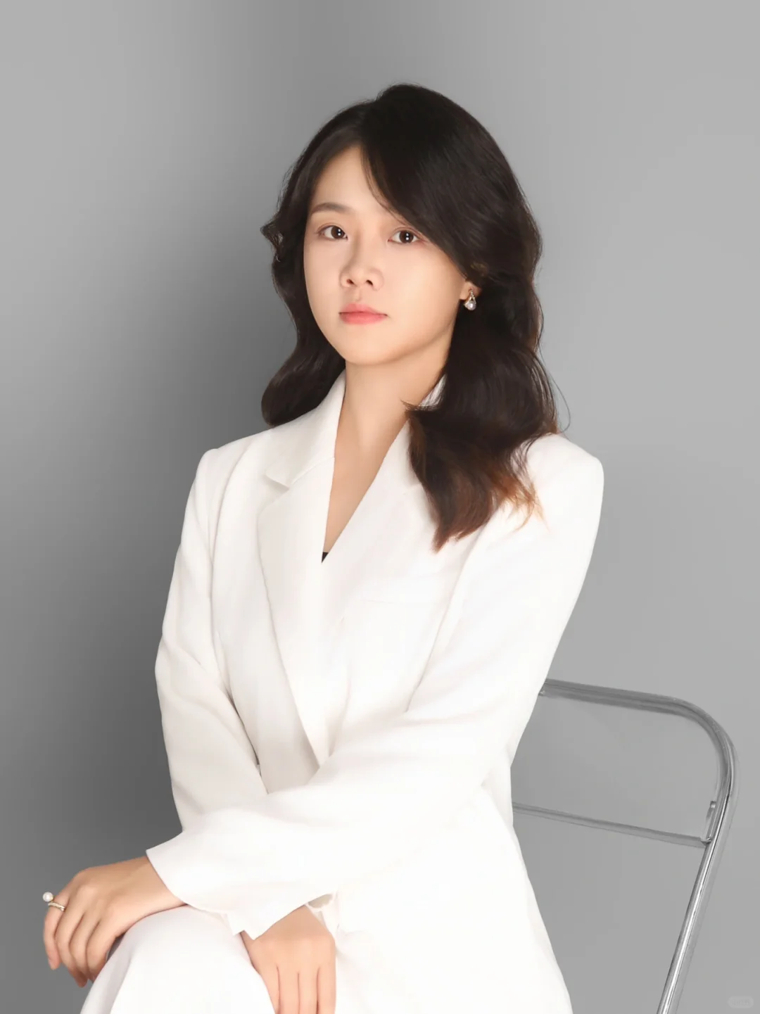 后来，那个横hèng的小女孩成了酷酷的女律师