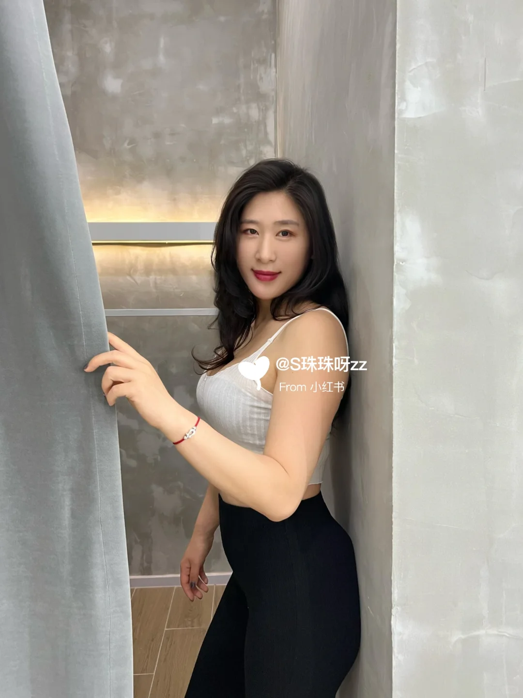 短发很减龄