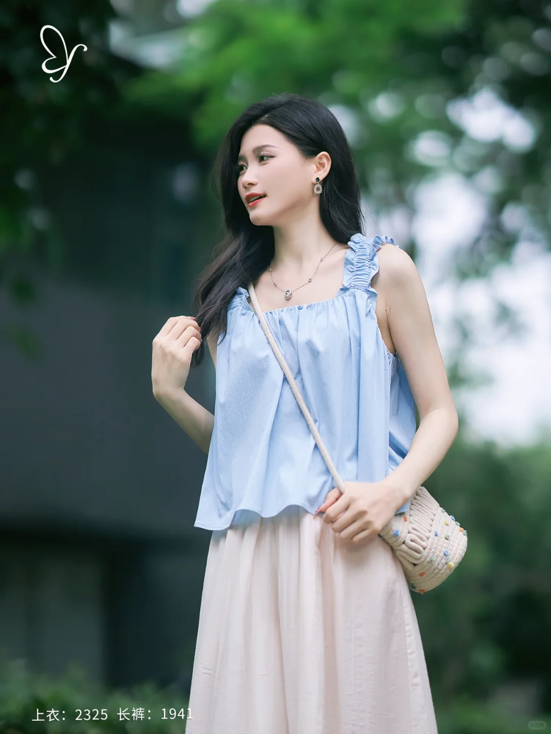 清新甜美！小个子女生必备蓝色吊带上衣
