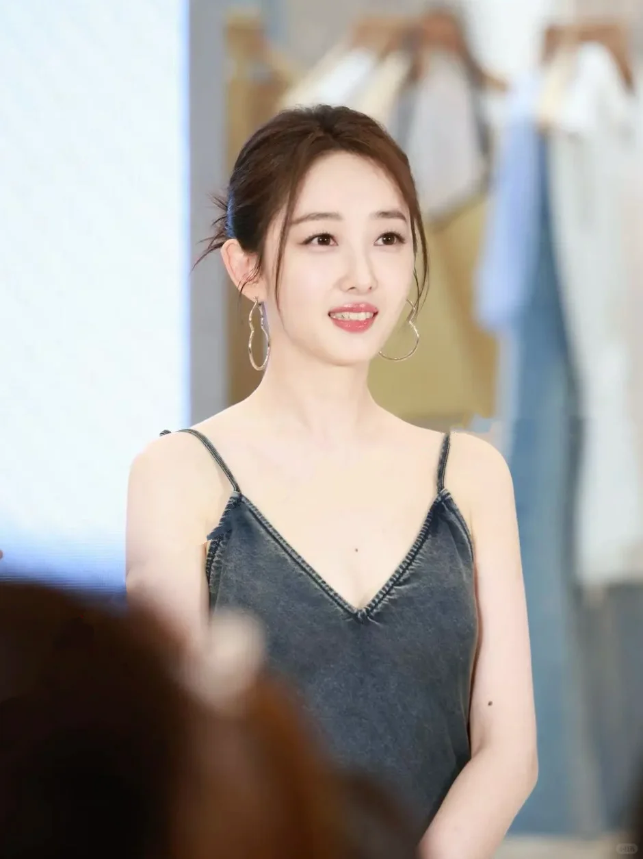 不是，蒋梦婕线下生图这脸。。。