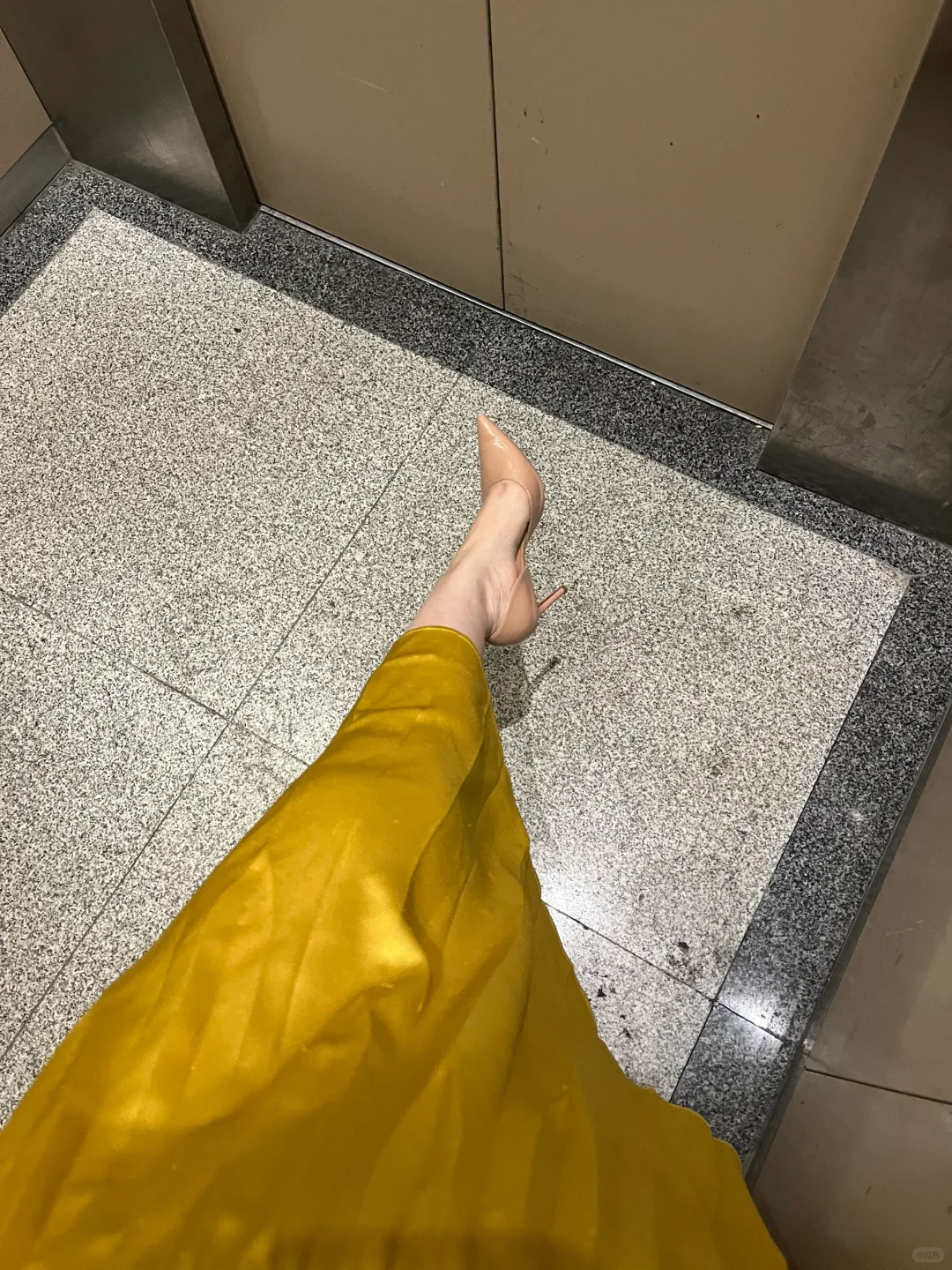 挑战高跟鞋通勤的100天