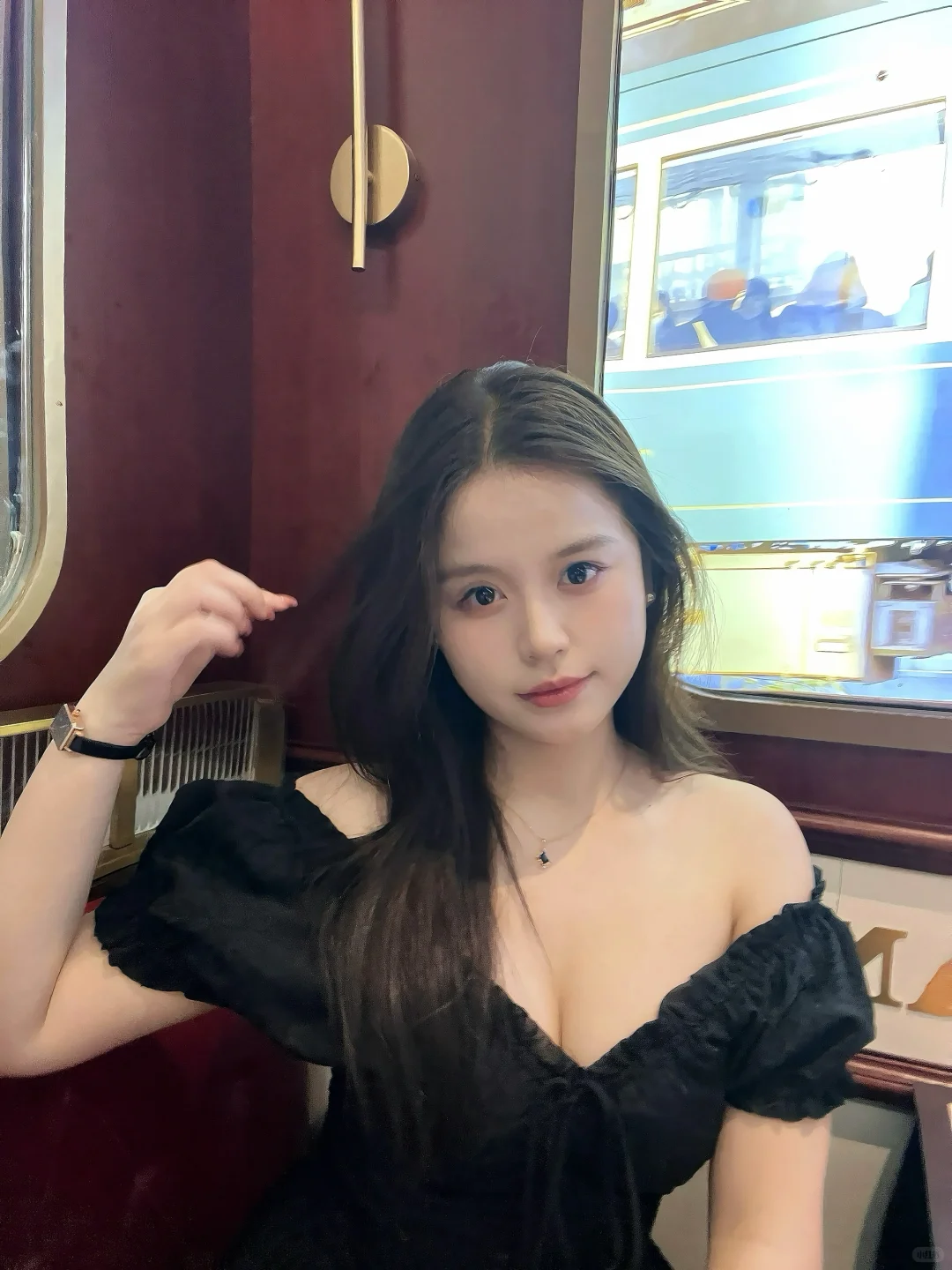 女孩子总在年轻的时候追求女人味