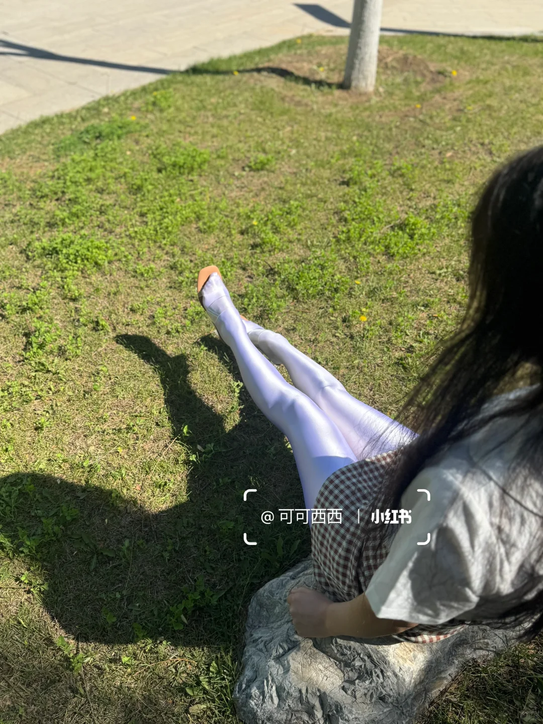 纯白压力袜穿搭指南｜显瘦又时髦的养生神