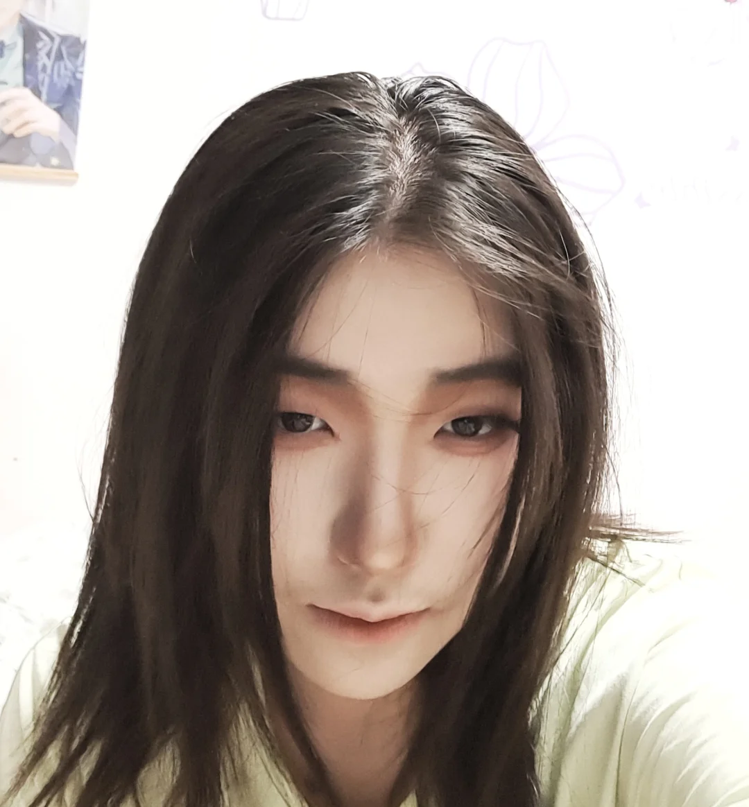 一张脸两种风格