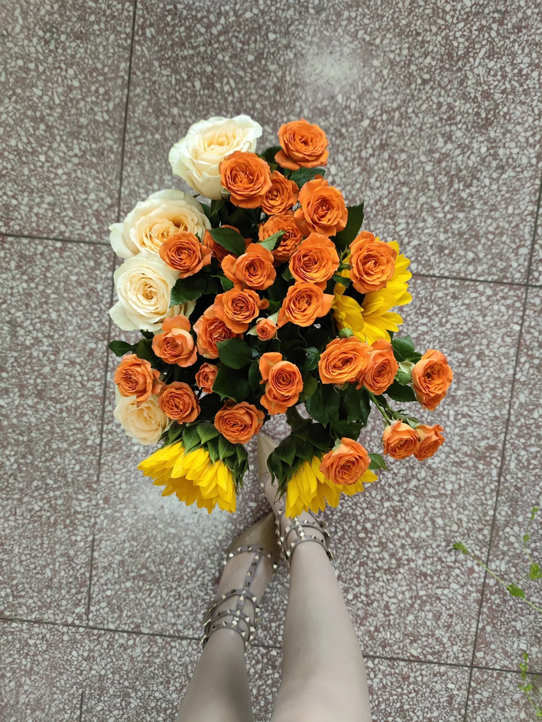 520穿搭图鉴｜巨蟹女丝袜铆钉鞋包臀裙穿搭