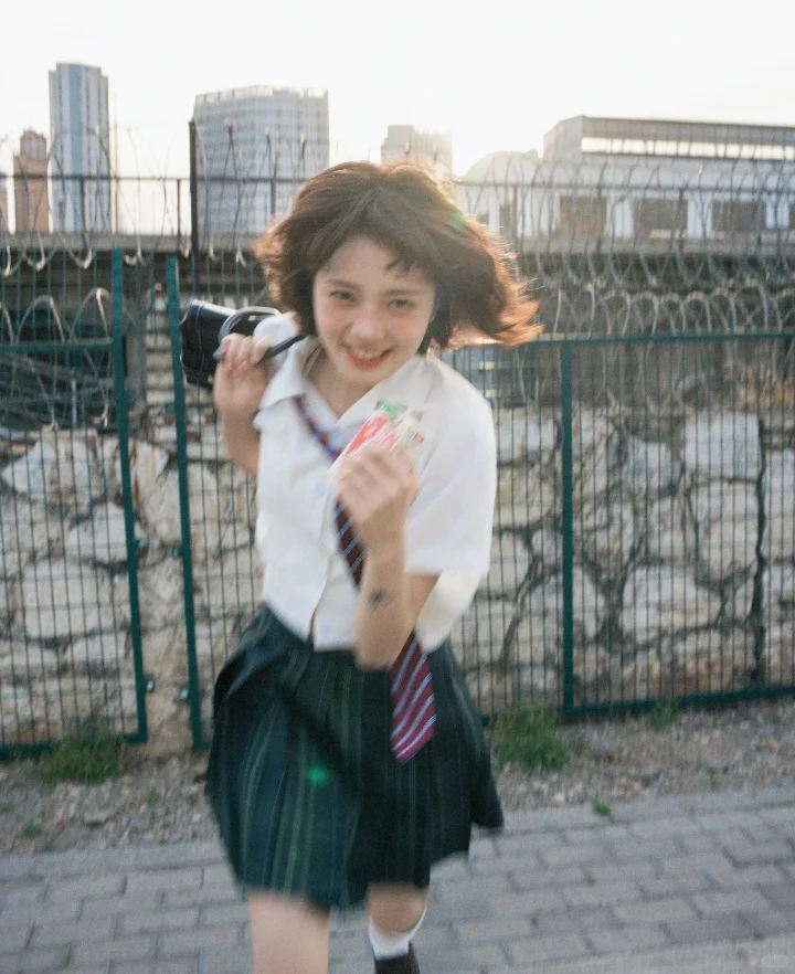 这女孩子是？