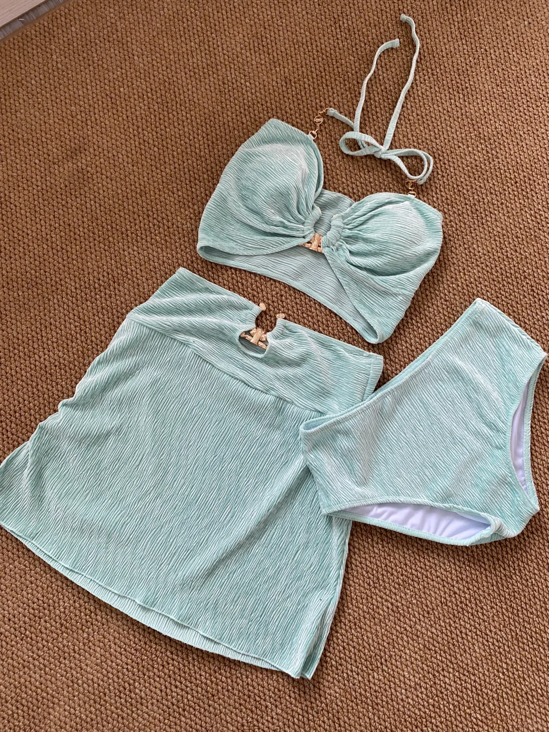 泳池甜心秘籍！薄荷奶绿泳衣👙，夏日清凉密码