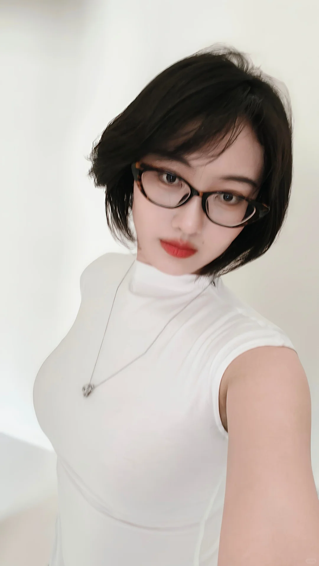 是谁短发这么好看～～～