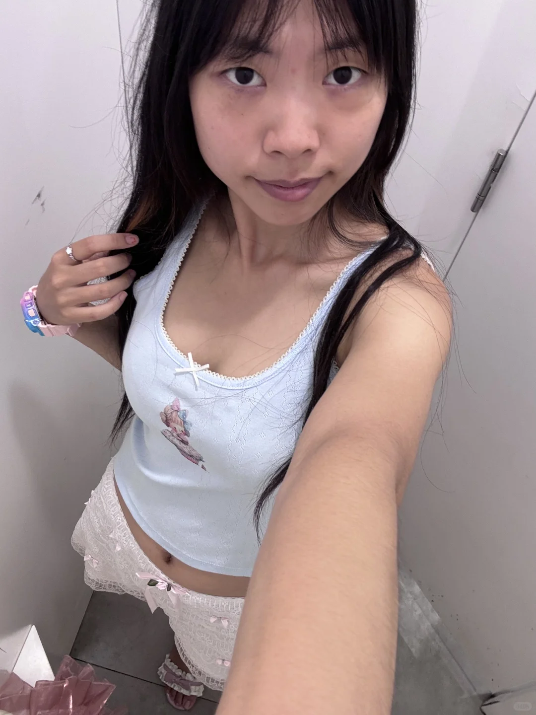 吊带很可爱，可惜穿出门的时候不能大抬胳膊
