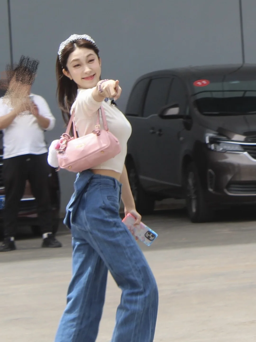只有我好奇张小婉平时穿什么bra？！ 太稳了