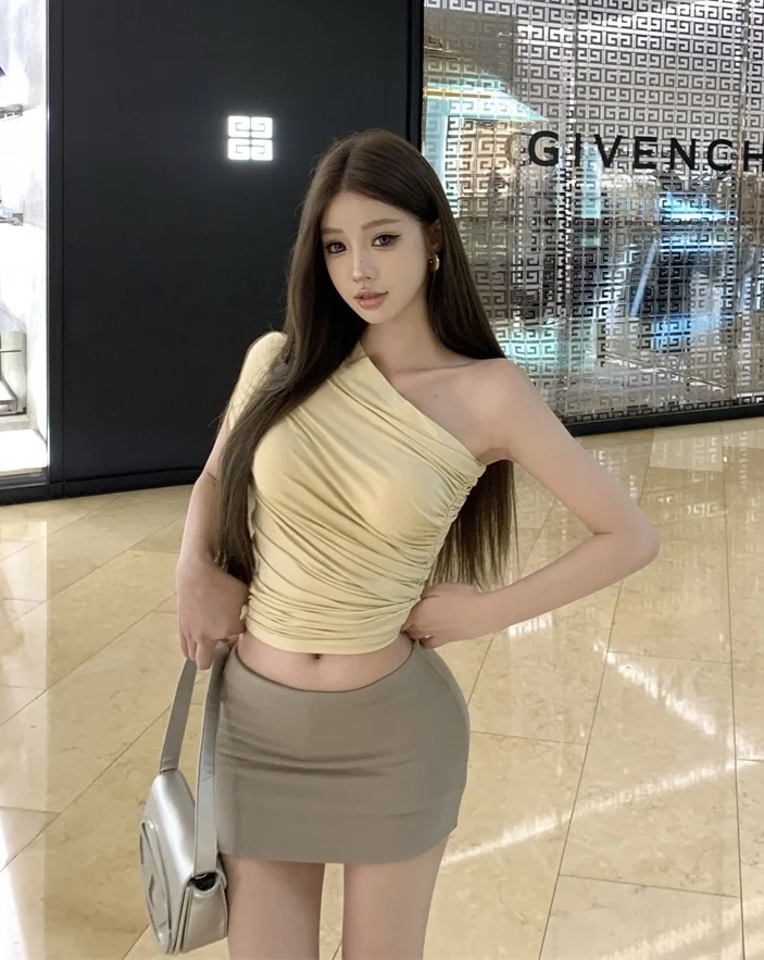 ✨简约又性感~这套显身材套装真的太撩人了！