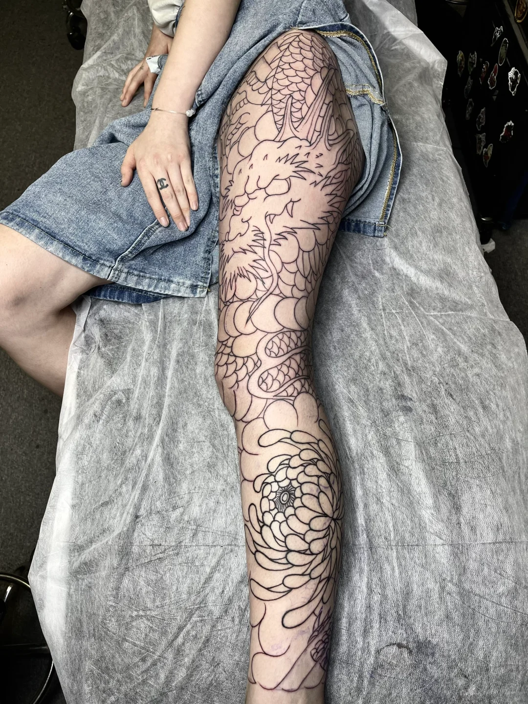 美女小姐姐的花腿