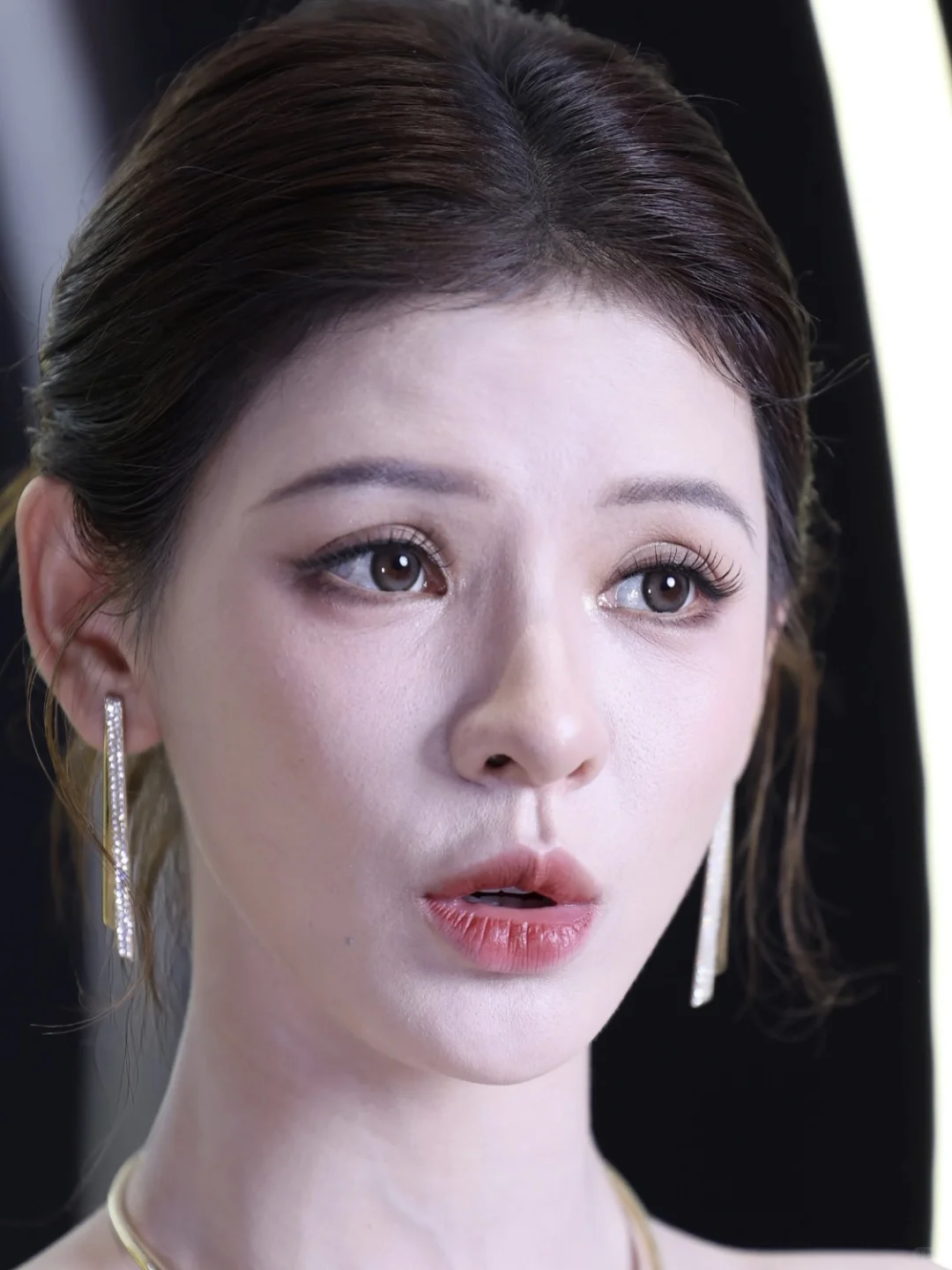 张予曦的面部好惊人