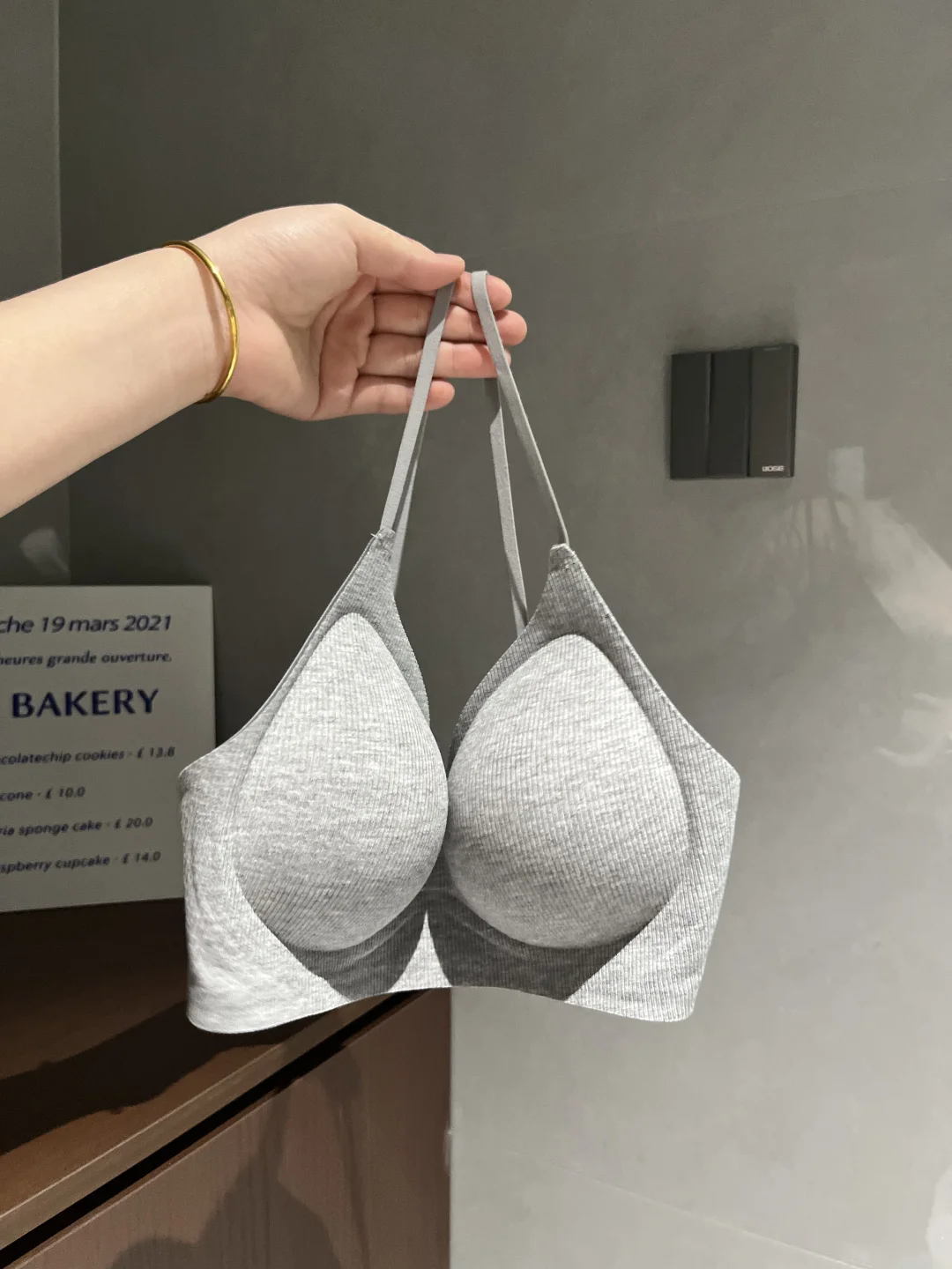 小胸显圆配方：超圆胸垫+细肩带+超低后背！