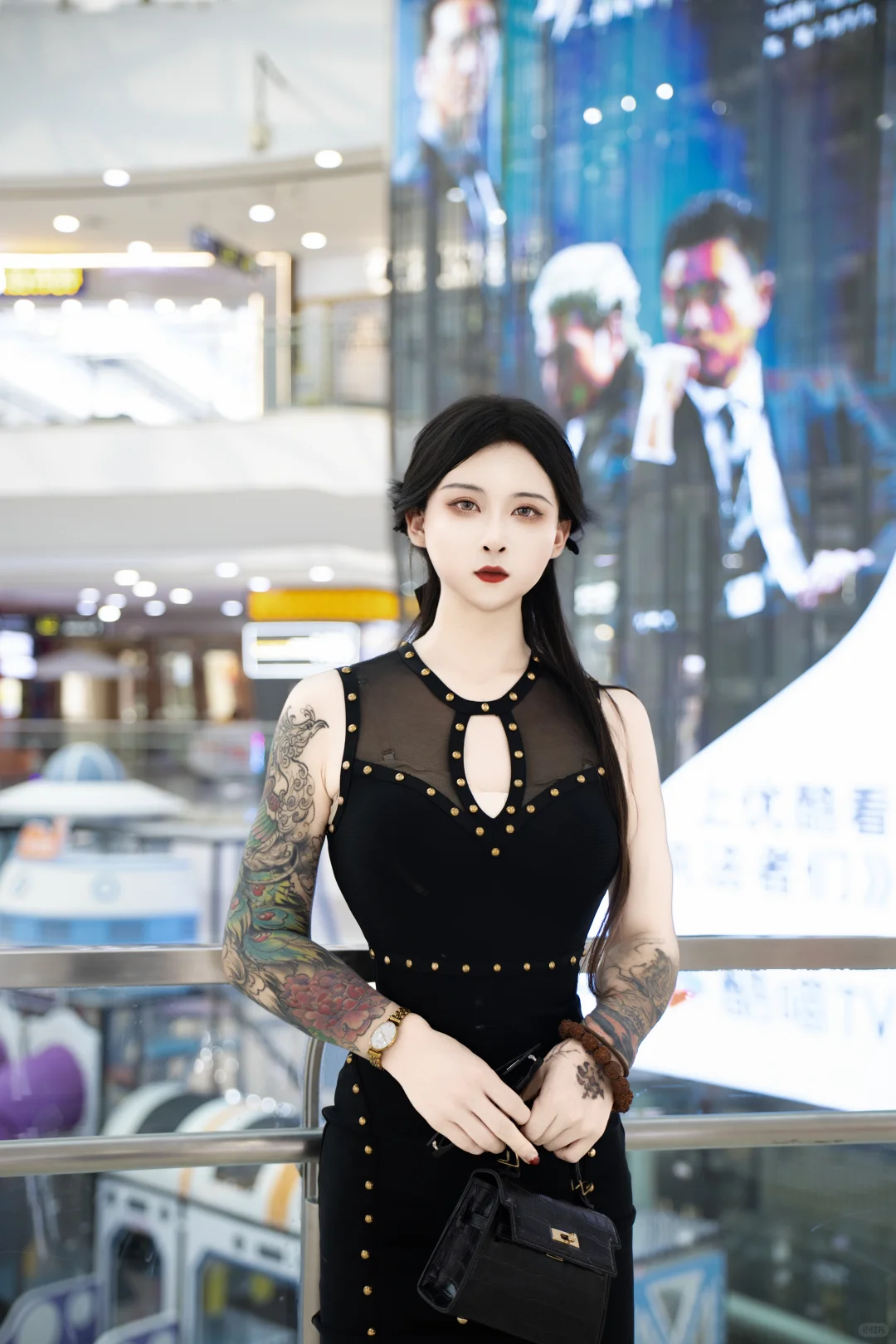 同时拥有御姐身材甜妹脸是怎么样的体验