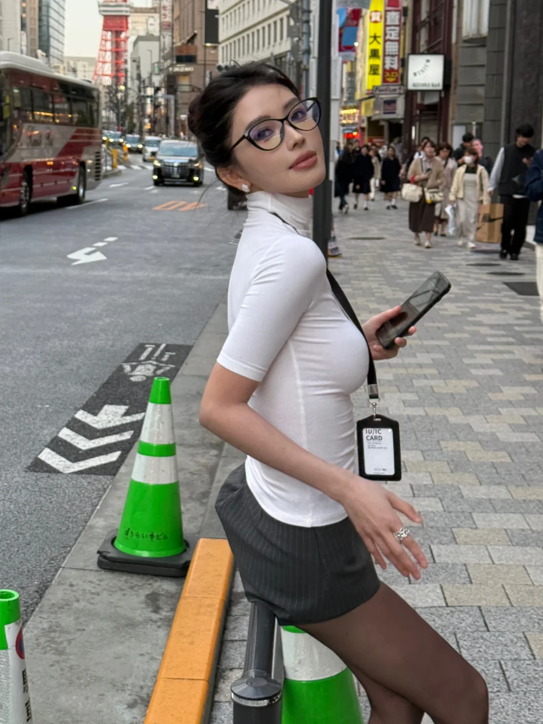 方圆职场辣妹风，黑丝长腿御感十足！