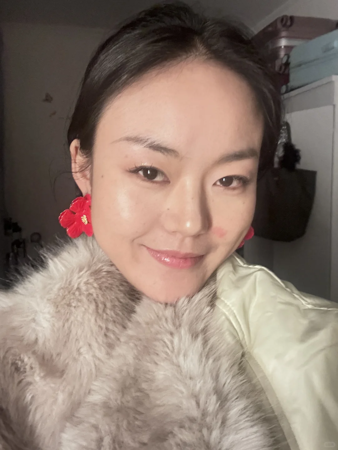 疤脸美女