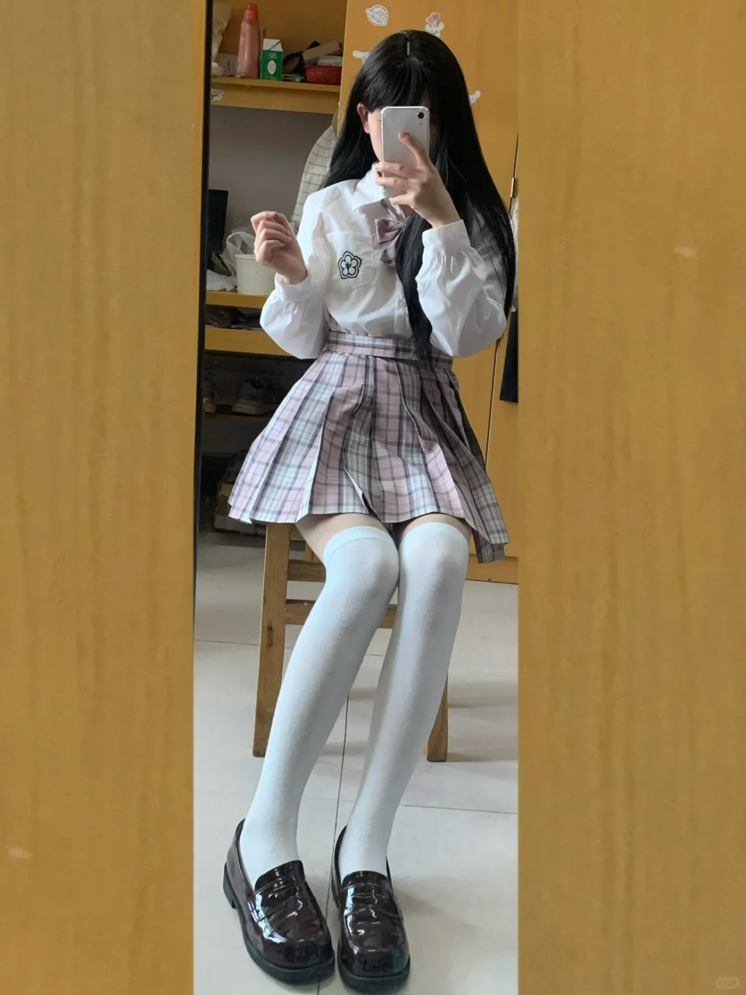 出门穿过膝袜丝袜会很奇怪吗
