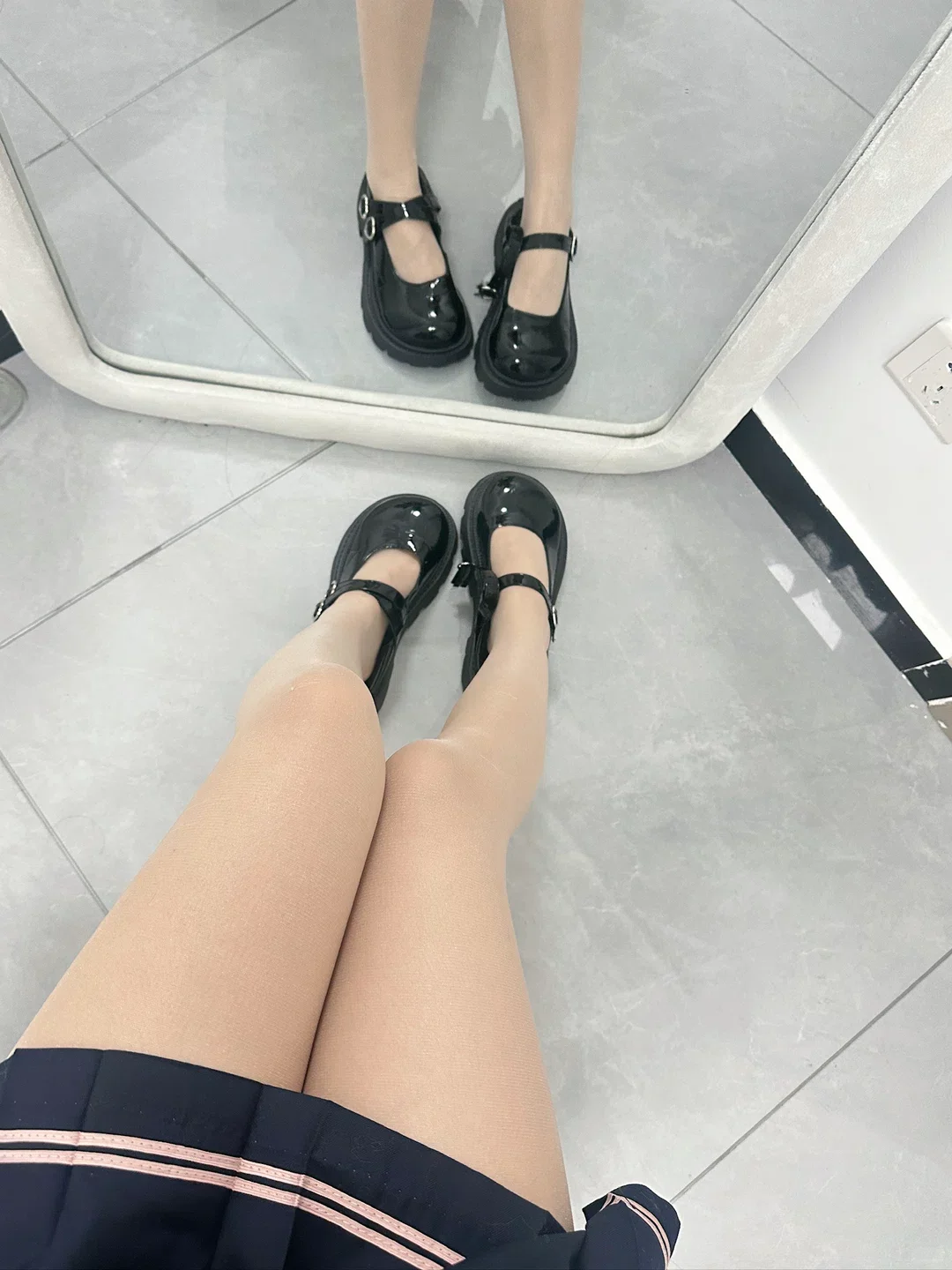 小皮鞋和丝袜怎么搭配呢