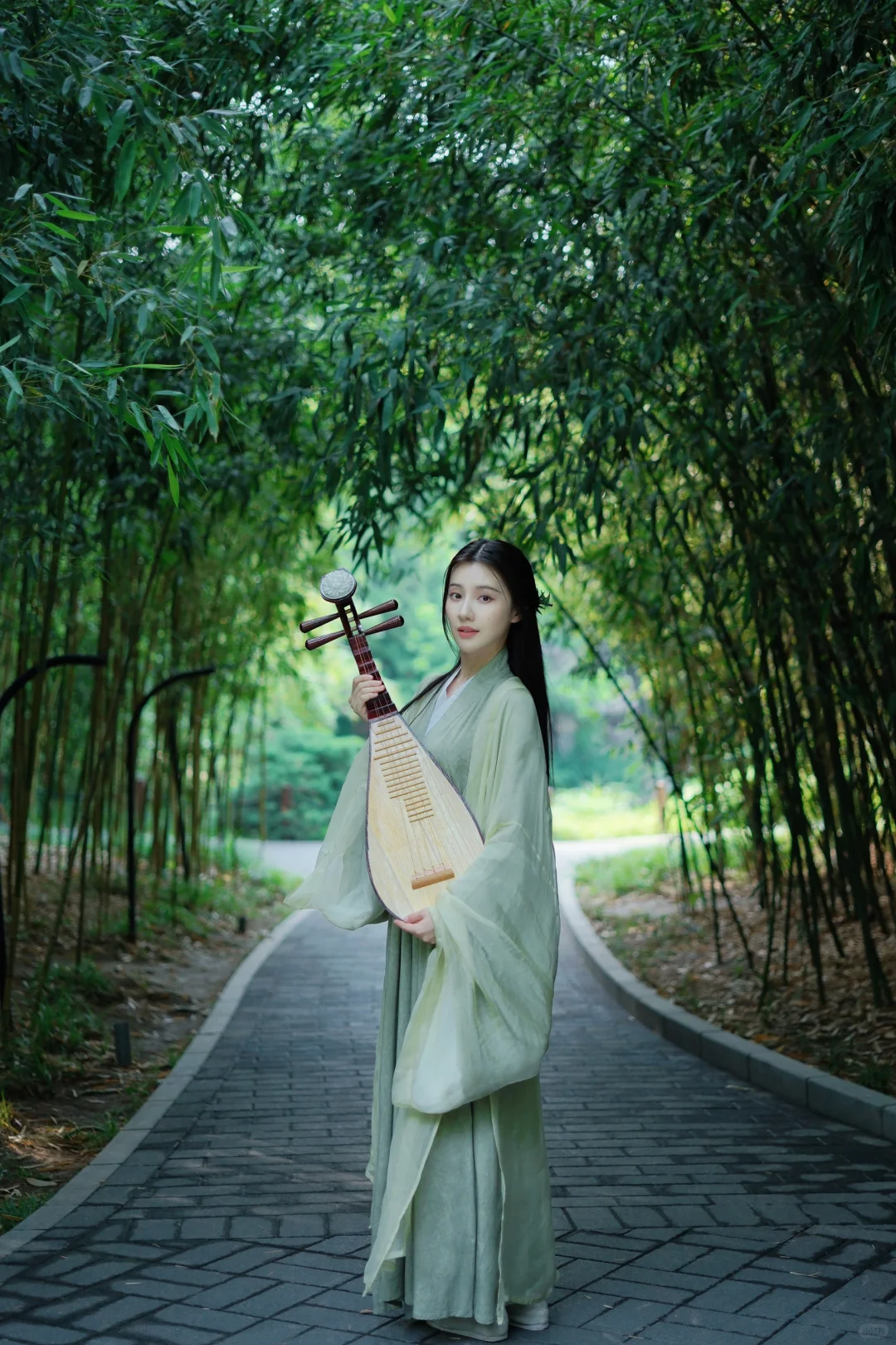 拍了拍王鹤润